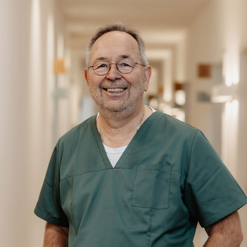 Dr. Rolf Saatjohann - Zahnarzt in der Zahnarztpraxis im Münsterhof