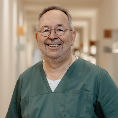 Dr. Rolf Saatjohann - Zahnarzt in der Zahnarztpraxis im Münsterhof